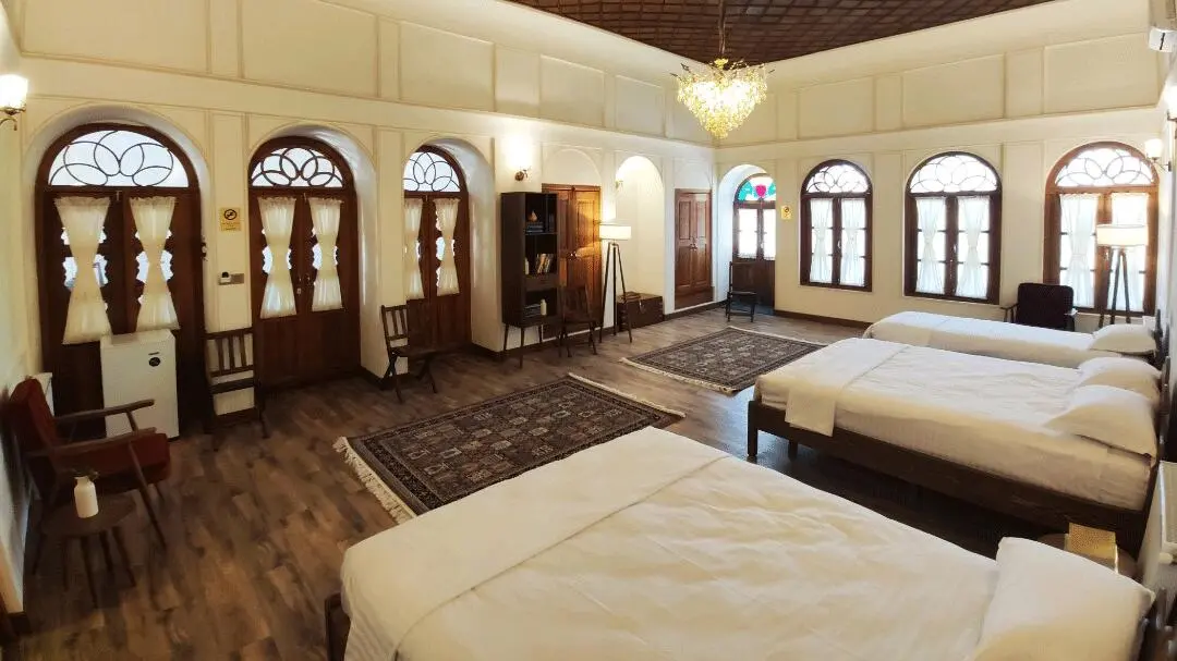 نمای عمارت و حیاط هتل سنتی آرمنیا اصفهان