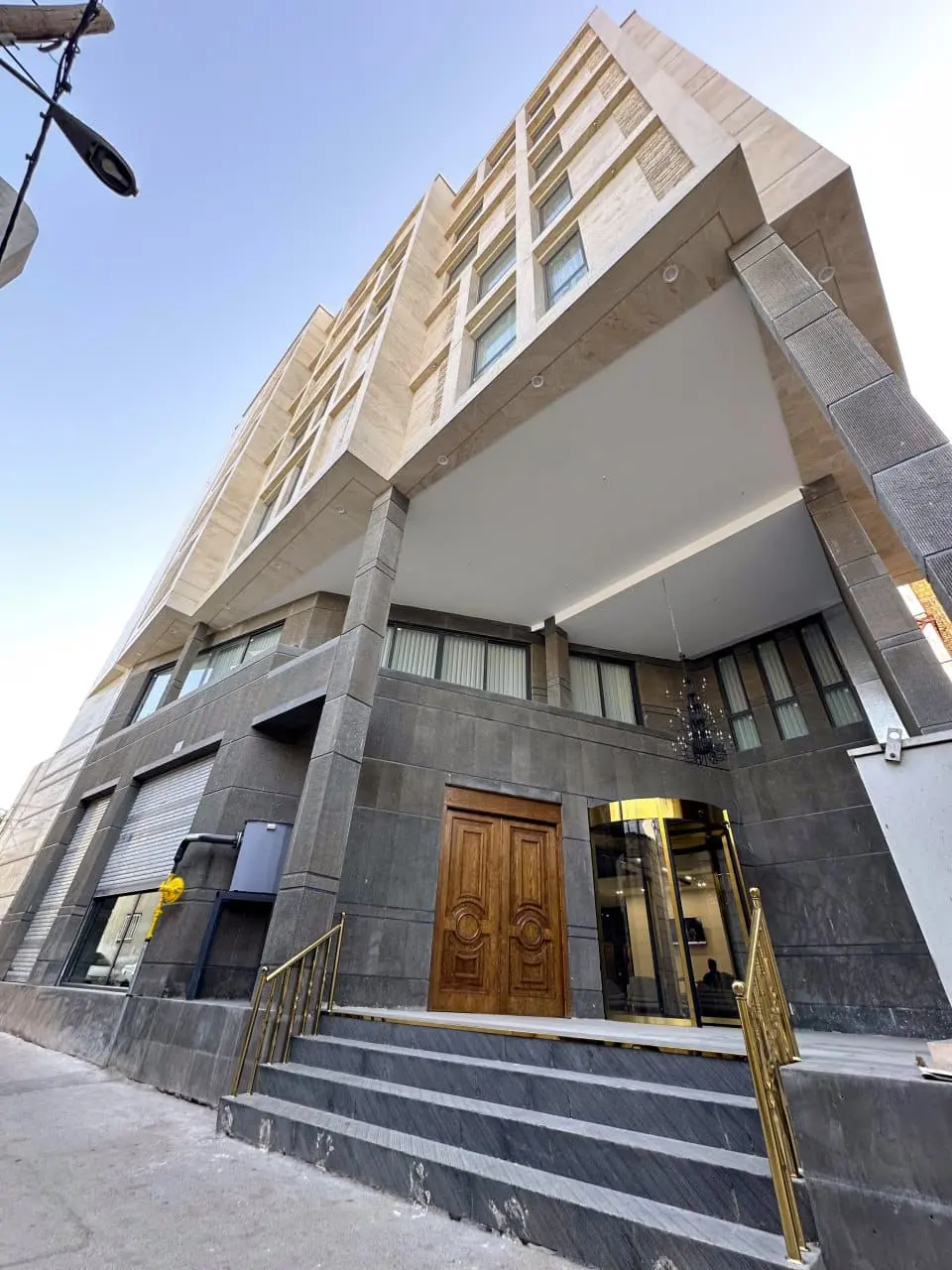 نمای بیرونی هتل